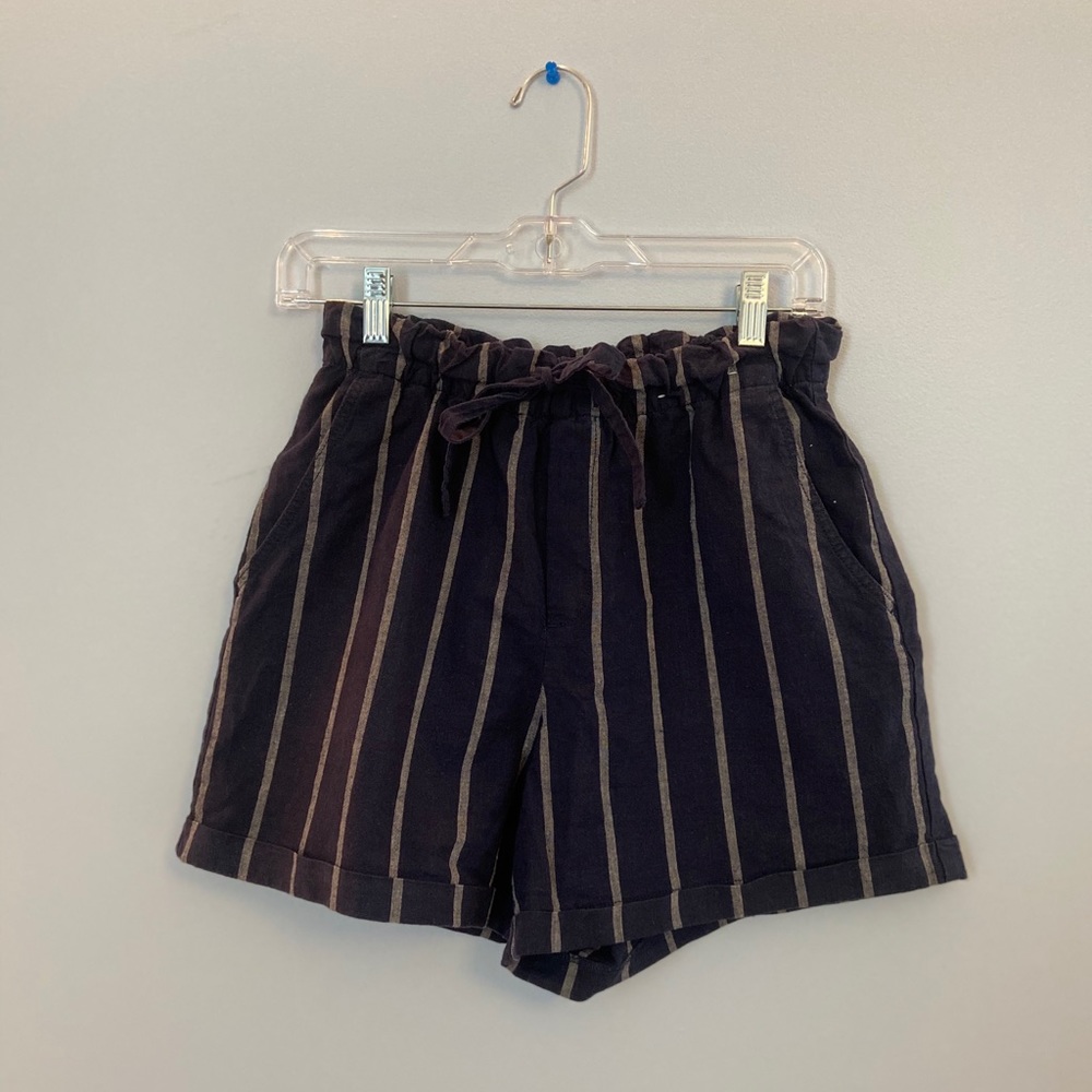 White and navy blue tie-up shorts